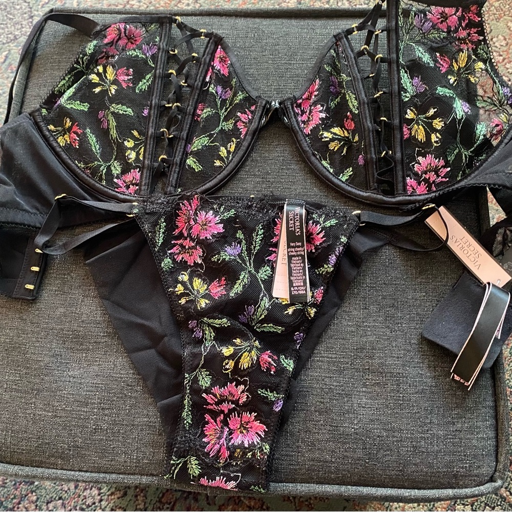 NWT Victoria’s Secret Very Sexy Collection Floral Embroidered Black Lingerie Set